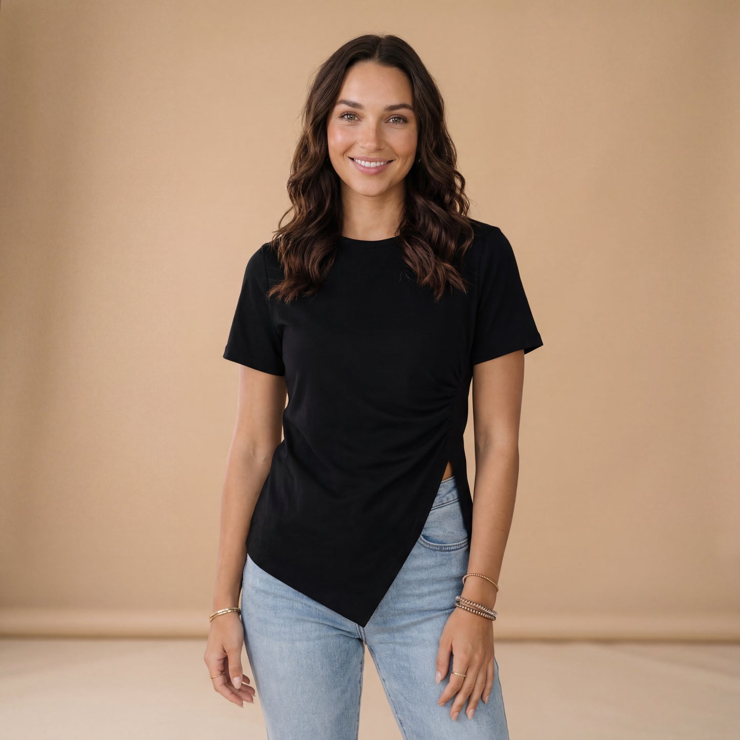 Camiseta larga negra con detalle lateral